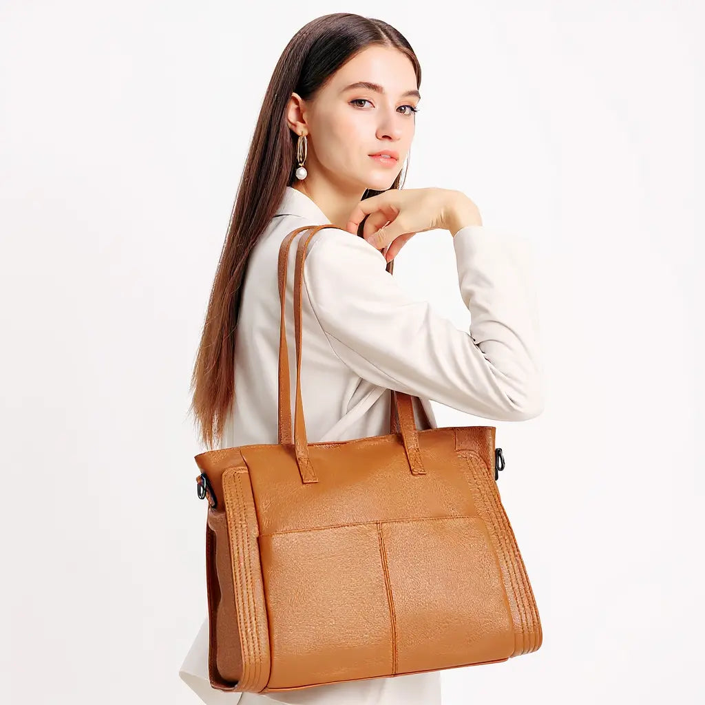 Bolsa feminina Eliana em couro legítimo marrom, elegante e espaçosa, ideal para trabalho e dia a dia.