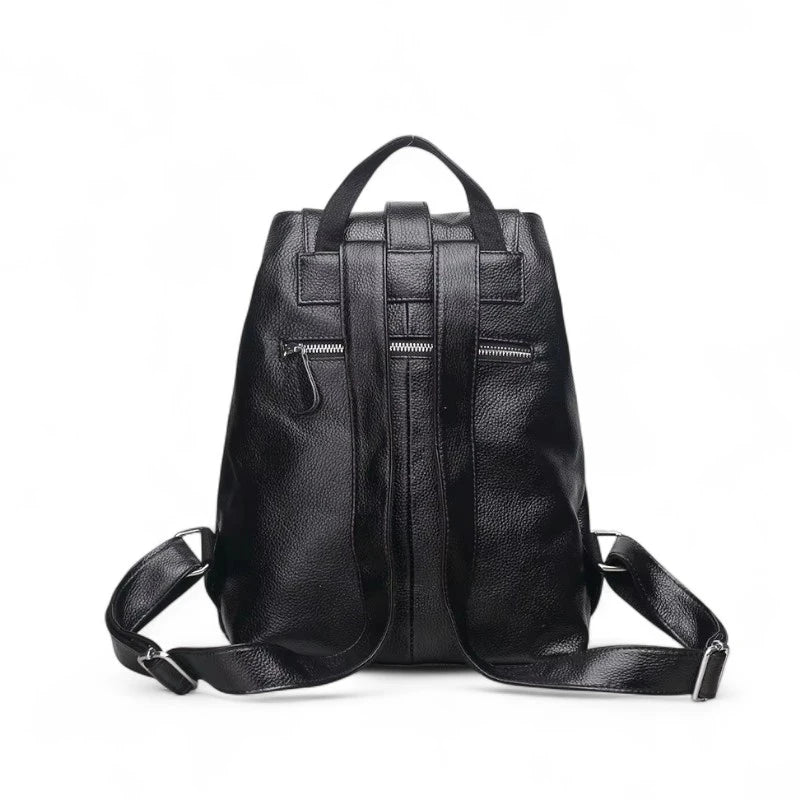 Vista traseira da mochila feminina preta com alças acolchoadas e bolsos laterais com zíper. Design ergonômico para conforto durante longos deslocamentos.