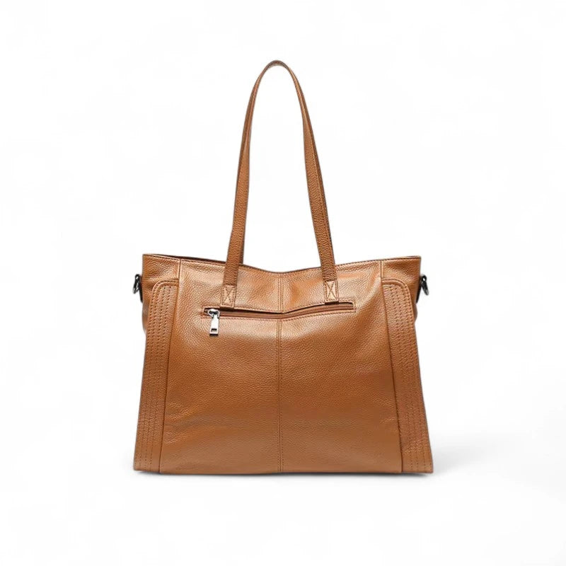 Bolsa feminina Eliana em couro legítimo marrom com bolso traseiro e zíper prático.