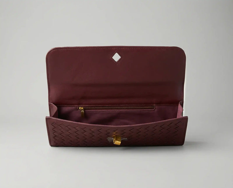Bolsa Miami Velucci — clutch feminina aberta mostrando o interior e o ziper metálico no interior da bolsa