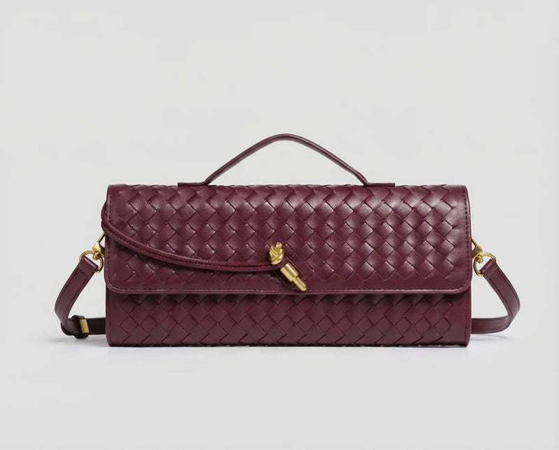 Bolsa Miami Velucci em material trançado, modelo baguette transversal para uso noite e dia