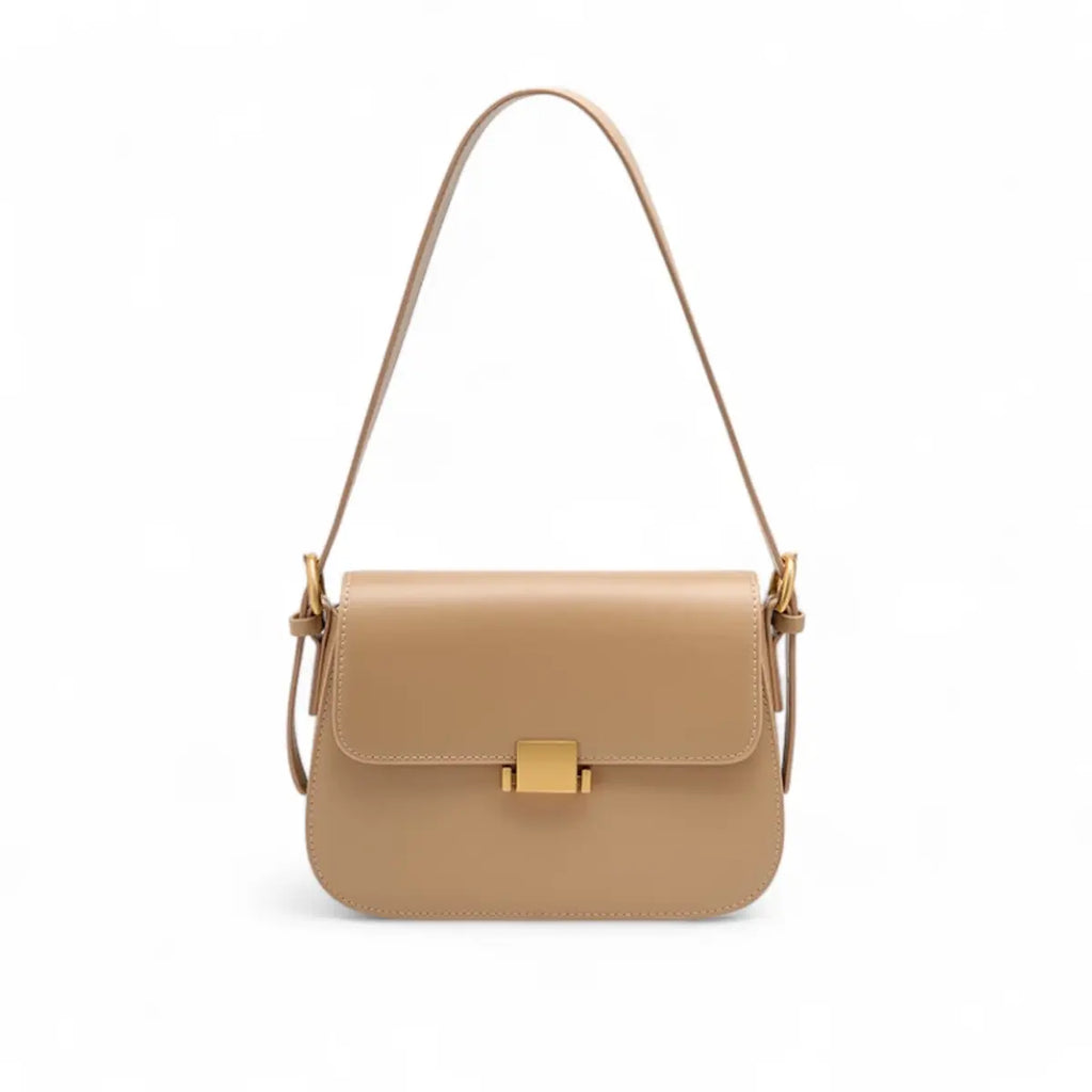 Bolsa transversal feminina bege com fecho dourado e alça ajustável em couro sintético.
