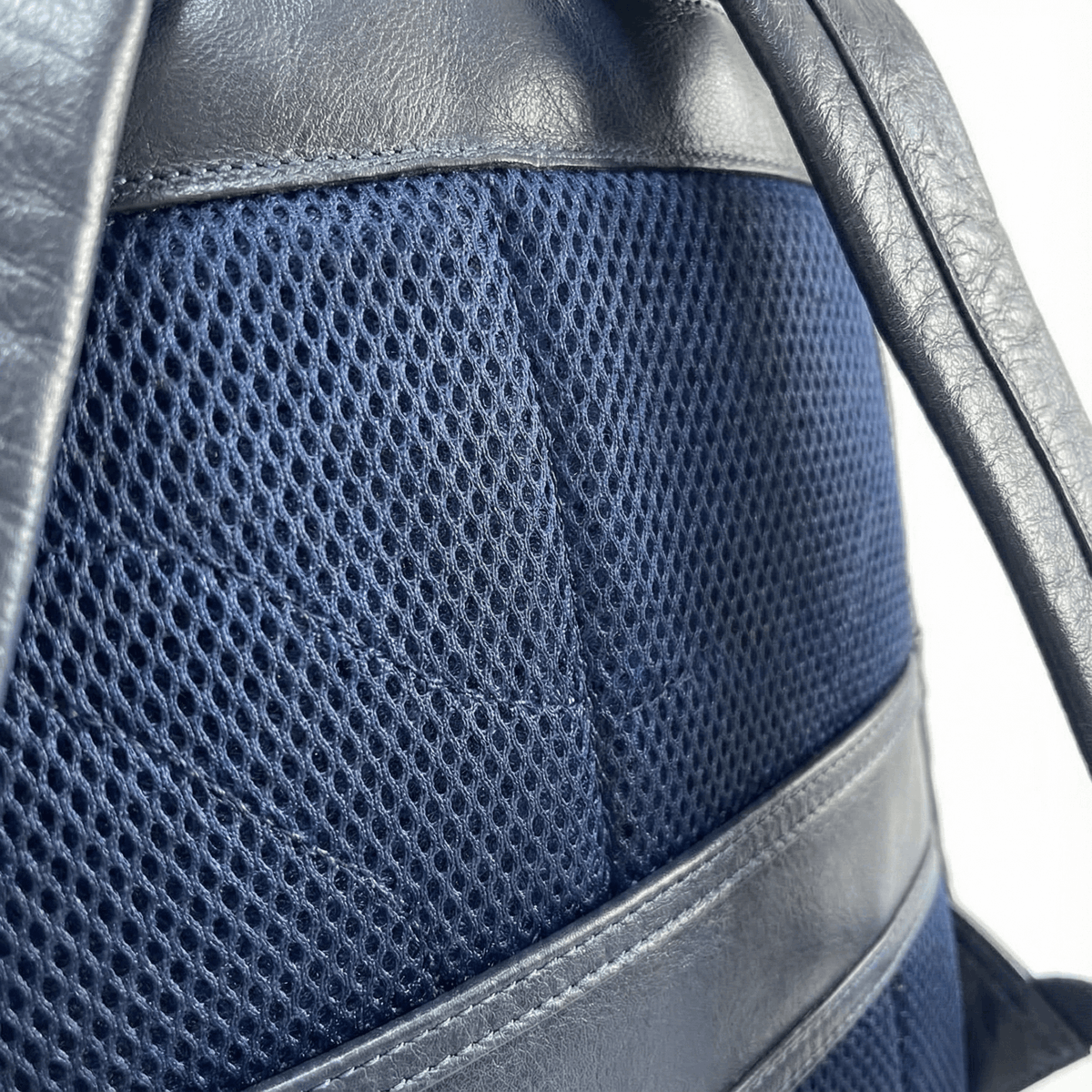 Mochila Couro Legítimo Premium Trabalho - Azul Marinho Unissex