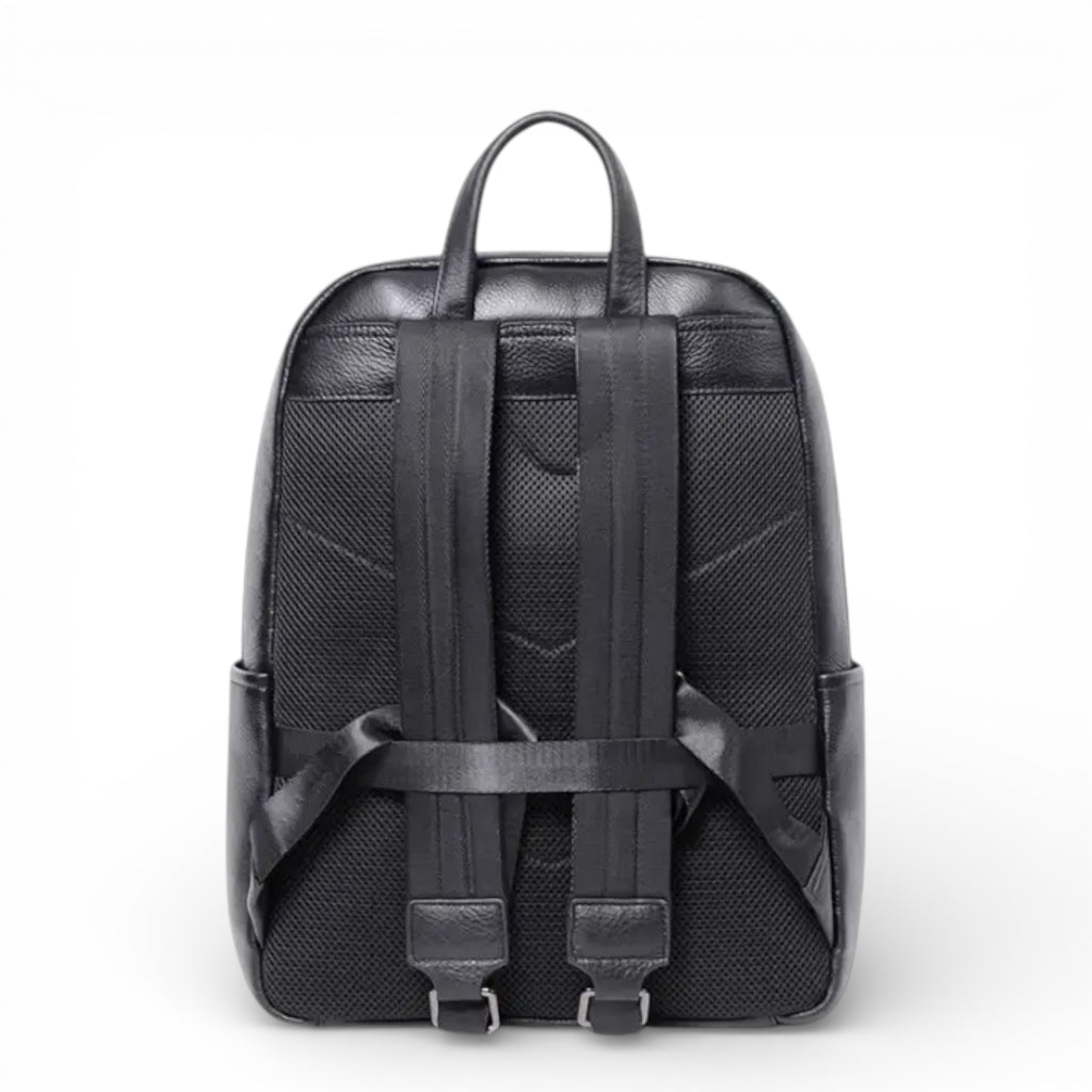 Mochila Aligator em couro legítimo preta, vista traseira com alças reforçadas e design ergonômico.